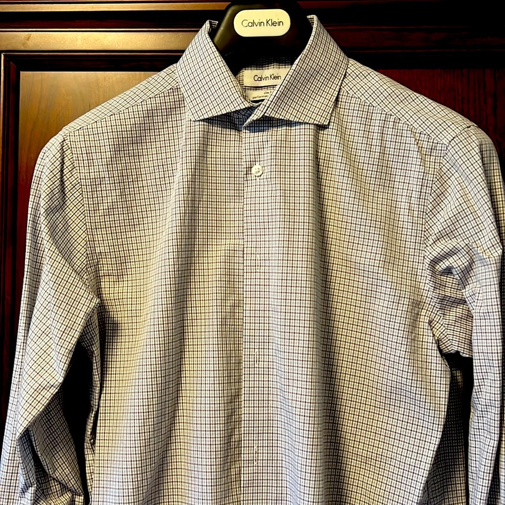 Like New Calvin Klein Light Plaid look Slim-Fit Performance Non-Iron Dress Shirt